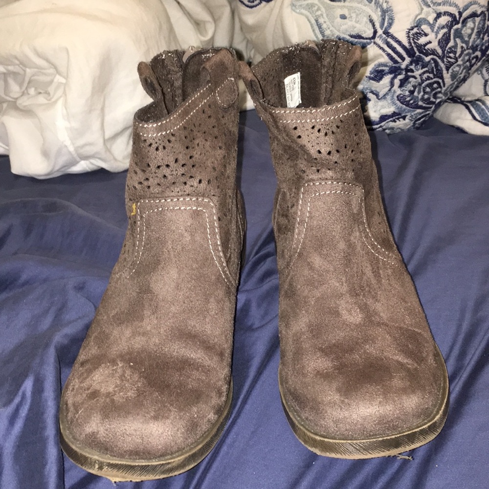 Grey cute boots
